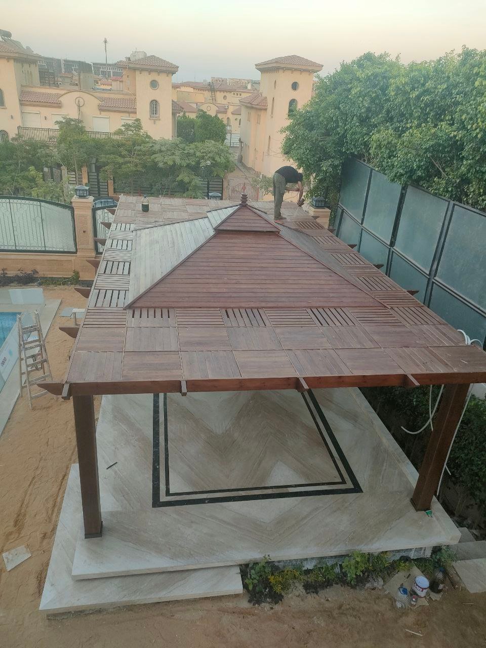 برجولة خشبية في الرحاب